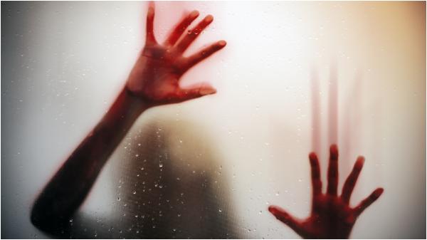 بمساعدة الأم والخالة...شخص ينهي حياة ابنته الطالبة الجامعية بطريقة بشعة بسبب نقط الامتحان