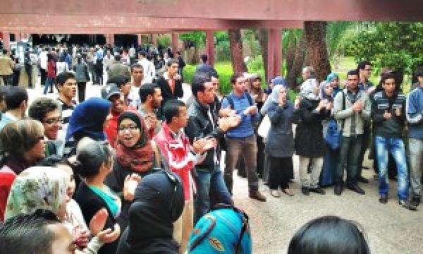 طلبة يحتجون على غياب التأمين على حوادث الأشغال التطبيقية بعد فقدان طالبة لبصرها في مختبر كلية بمراكش