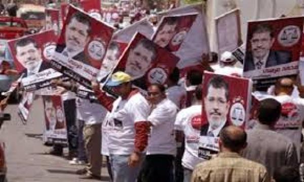 مؤيدو الرئيس المبعد مرسي يحشدون لمسيرة مليونية غدا الثلاثاء