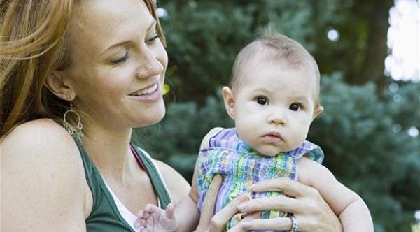 دراسة: الجراحات التجميلية تفسد علاقة الأم بطفلها الرضيع