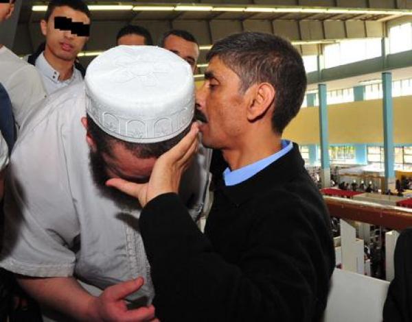 صحيفة جزائرية تستغبي عقول قرائها و تتهم المغرب بتجنيد مشعوذين  لإقصاء الجزائر من التأهل إلى المونديال