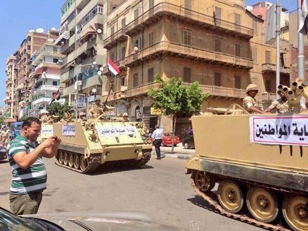 الجيش المصري يمهل  النظام 48 ساعة لتحقيق مطالب الشعب