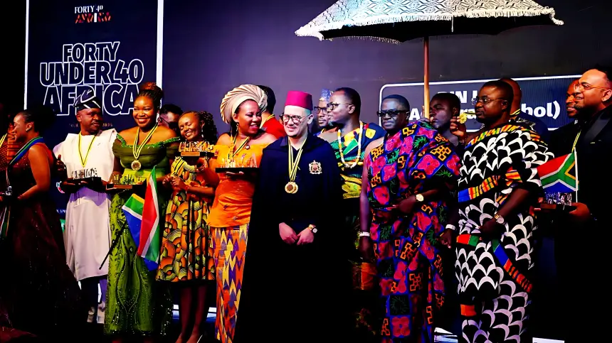 أسابيع بعد إنجاز أكرا.. المغربي "عماد بوابوكير" ينتزع من لندن الجائزة العالمية في إدارة المشاريع