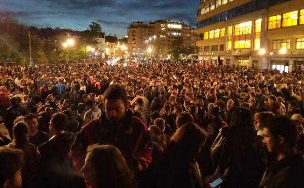 الشرطة البلجيكية تفرق تجمعا ليليا لمئات الشبان في بروكسيل