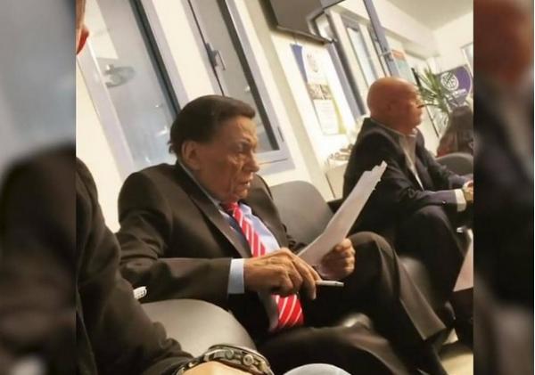 عادل إمام ينفي وفاته عن طريق فيديو من كواليس مسلسله الجديد