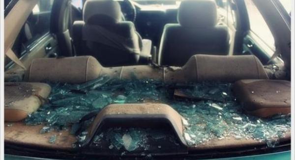 بالصور: مناوشات بين بعض جماهير الرجاء وجماهير الحسنية تنتهي بأعمال تكسير وتخريب كبيرة بالقرب من المحطة الطرقية لأكادير