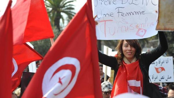 بالفيديو .. تونس تُخطط لإلزام المُطلقة بدفع النفقة لأبنائها وزوجها