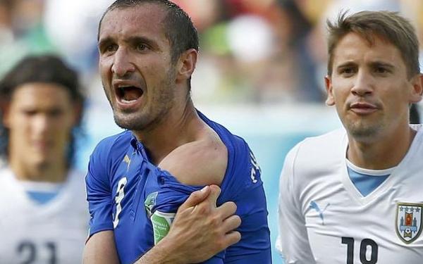 كيلليني : عقوبة "فيفا" ضد سواريز مبالغ فيها 