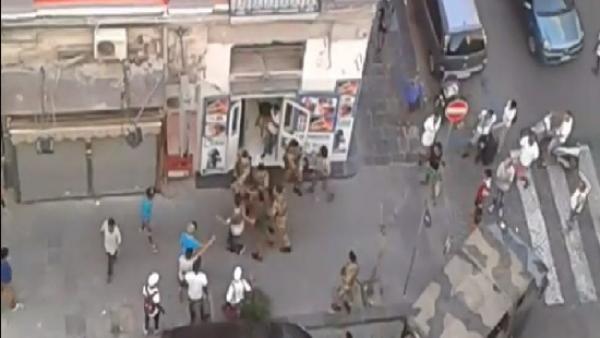 اعتداء عناصر الجيش الايطالي على مغربي بنابولي يتحول الى مواجهات  مع المهاجرين (فيديو)