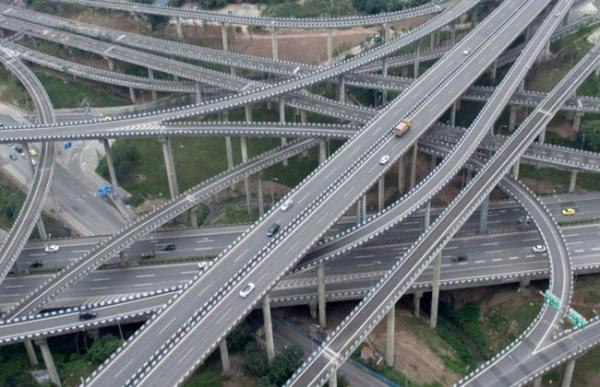 بالصور.. هذا ما فعلته الصين بطرقها!