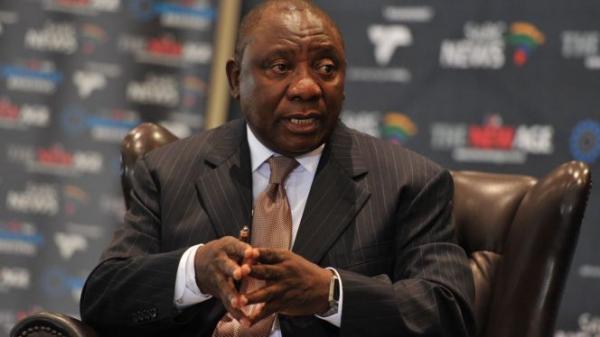 بالفيديو: سرقة "آيباد" رئيس جنوب إفريقيا خلال مؤتمر صحفي وأمام وسائل الإعلام