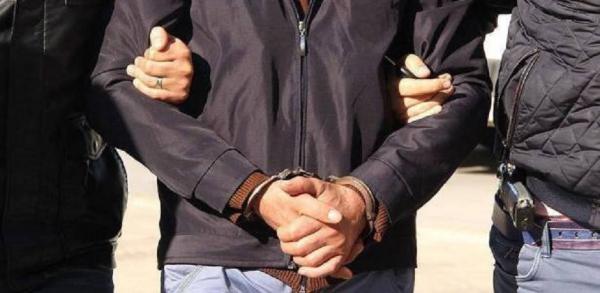 فيديو..شاهد لحظة اعتقال رجال الأمن لشاب عربد بالشارع بسكين من الحجم الكبير