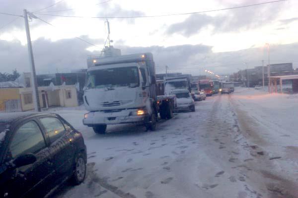 10 ساعات من الحصار بين الرشيدية وميدلت بسبب الثلوج  