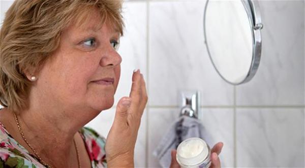 البشرة في الكِبر تحتاج إلى عناية خاصة
