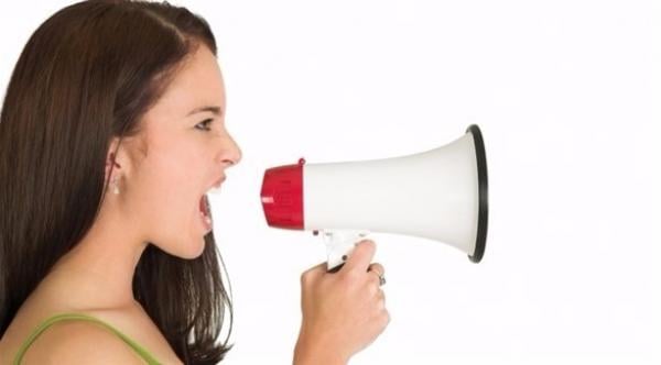 لماذا تفضل شركات التكنولوجيا المساعد الصوتي الأنثوي؟