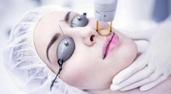 التخلص من الشعر غير المرغوب بالليزر ...هل هناك آثار جانبية وهل يدوم العلاج إلى الأبد؟