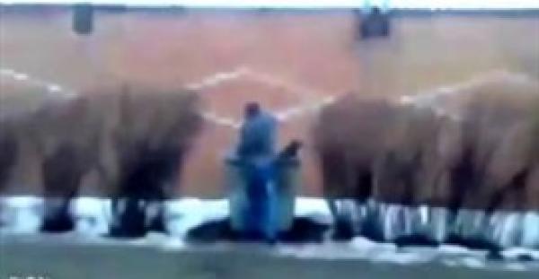 بالفيديو.. شاب ينتقم من حبيبته بطريقة قاسية بعدما خانته