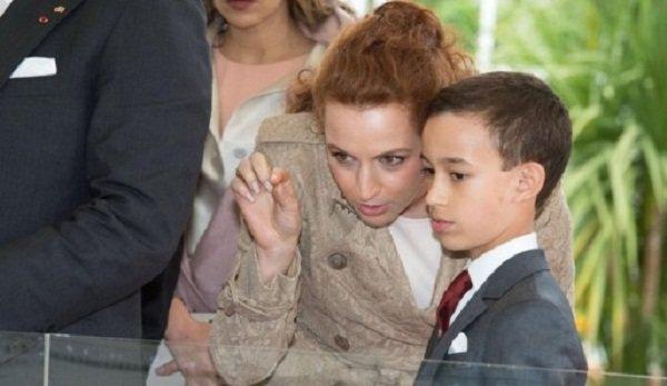 تفاصيل زيارة الأميرة لالة سلمى وولي العهد ولالة خديجة لـ"ساحة الفنا" وهذه نوعية الأكلات التي أعجبتهم 