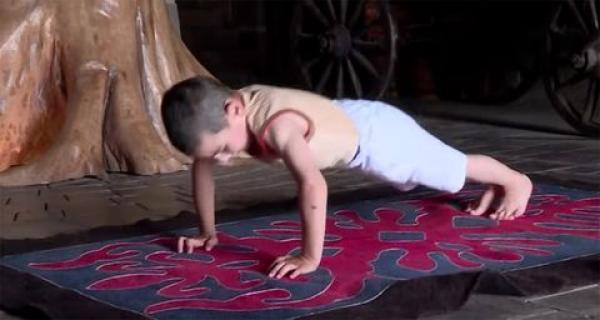 بالفيديو ..طفل ذو 6 سنوات يكسب شقة لأسرته بإنجاز رياضي غير مسبوق