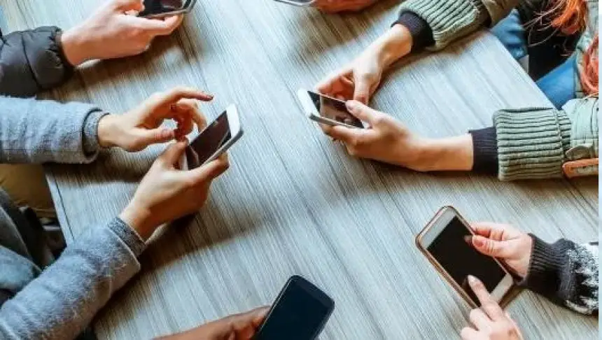 دراسة حديثة.. الإفراط في مشاهدة الفيديوهات القصيرة يضعف التركيز