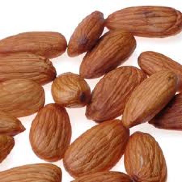 حفنة من اللوز يومياً لفقدان الوزن 