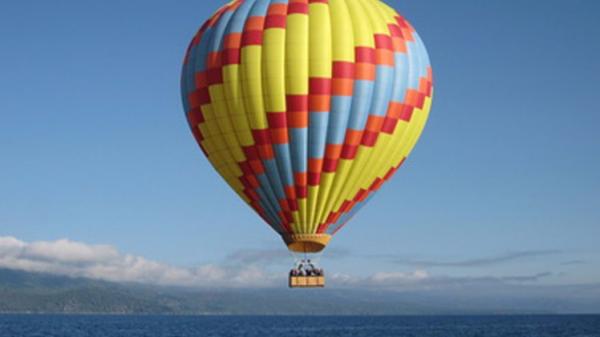 مغامر روسي يبدأ رحلة حول الأرض في منطاد