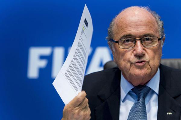 بلاتر: لن يُتخذ قرار بشأن مونديال قطر قبل العام المقبل