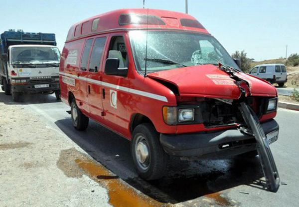 سخرية الأقدار ... تعرض سيارة إسعاف لحادثة سير يكشف استعمالها في النقل السري