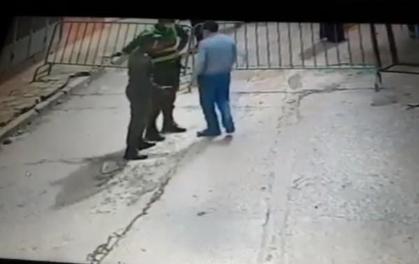 كاميرا مراقبة تكشف كيف بدأ الخلاف بين عنصري القوات المساعدة ونائب وكيل الملك