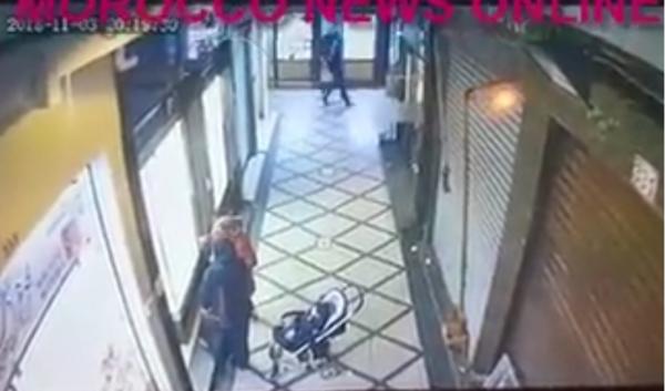 شاهد بالفيديو ..المرأة التي سرقت هاتفا نقالا بطريقة غريبة بمدينة الدار البيضاء
