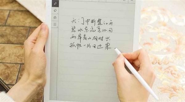 شاومي تطلق قارئ كتب إلكترونية بشاشة عملاقة