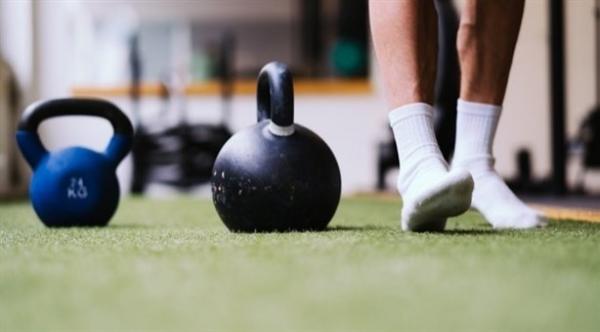 3 أسباب لارتداء الجوارب أثناء رفع الأوزان