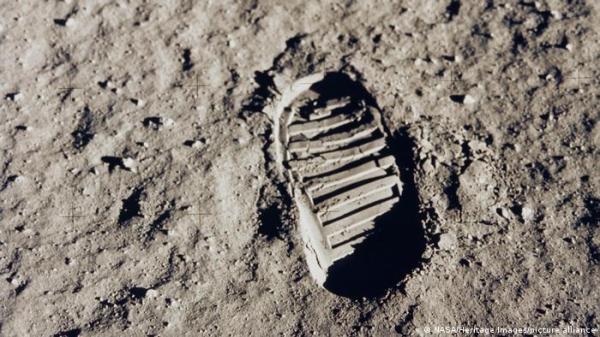 أثر قدم آرمسترونغ على القمر "تراث إنساني" .. فمن يحميه؟