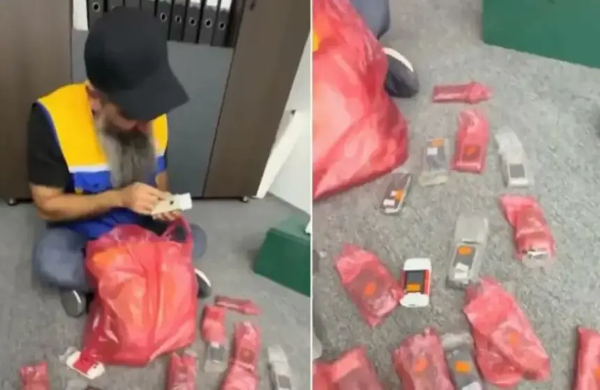 فيديو طريف...تاجر يستلم شحنة هواتف بعد 16 عاما من تاريخ طلبها (فيديو)