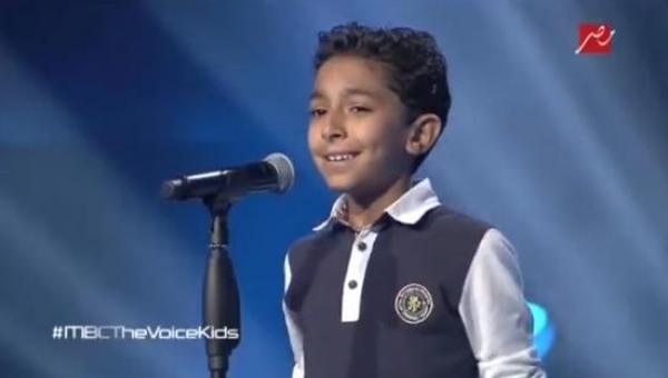 هذه مفاجأة تامر حسني للطفل لؤي الذي تأثر له الجميع في "The Voice kids" (فيديو)