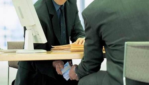 تفتيش دقيق لمكتب قاض بالقصر الكبير بسبب الرشوة وهذا ما تم العثور عليه