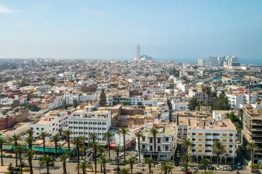 الدار البيضاء تفرض إجراءات صارمة ضد الواجهات المهملة وتلزم الملاك بالإصلاح تحت طائلة العقوبات
