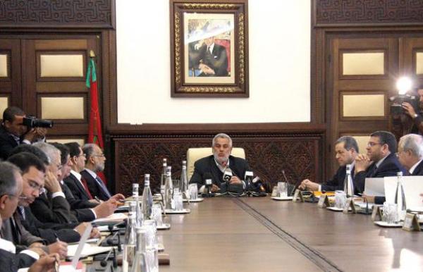 مجلس الحكومة يصادق على مشروعي مرسومين يتعلقان بحماية العمال المعرضين لمخاطر البنزين وغبار الحرير الصخري