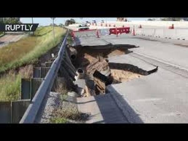 بالفيديو: إرما يسبب ظهور حفرة عملاقة وسط طريق رئيسي في أورلاندو