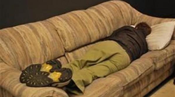 لص غلبه النعاس.. فنام في شقة ضحيته