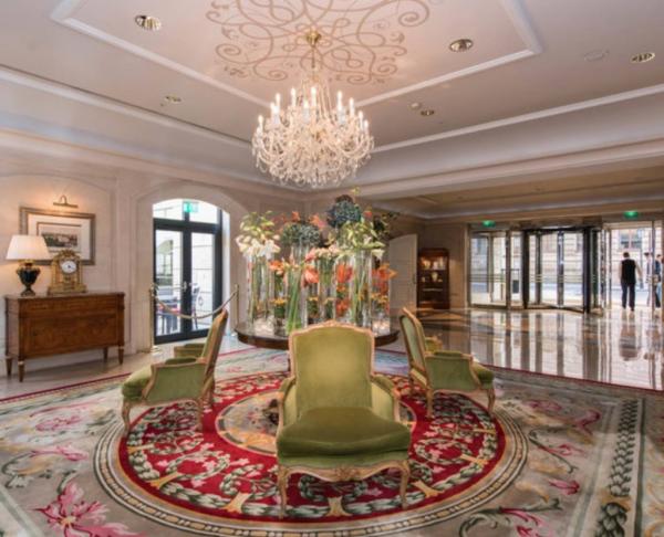 شاهد الصور : هذا الفندق الذي يقضي فيه الملك محمد السادس عطلته بالتشيك