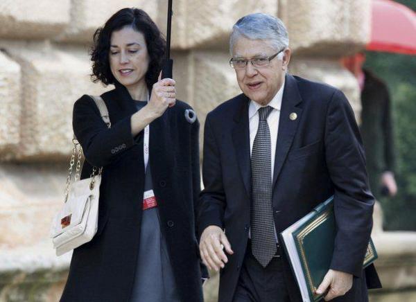 الإستقلاليون يتخلصون من تركة “عباس” في مؤتمر أبريل  