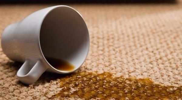6 أخطاء في تنظيف البقع تزيد الأمور سوءاً