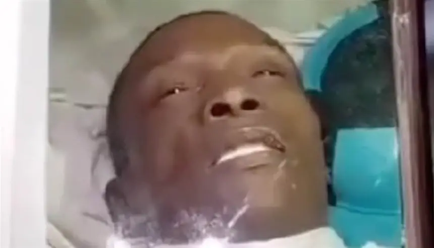 بالفيديو.. ذهول في جنازة بجمهورية الدومينيكان بعد "فتح" ميت لعينيه داخل تابوته