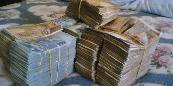 في واقعة مثيرة للريبة.. الاستيلاء على مبلغ مالي كبير من داخل حافلة لنقل المستخدمين ببرشيد