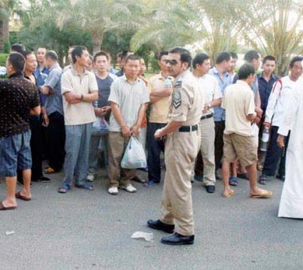 صينيون يمشون 100 كيلومتر احتجاجا على تأخر سداد رواتبهم في الجزائر