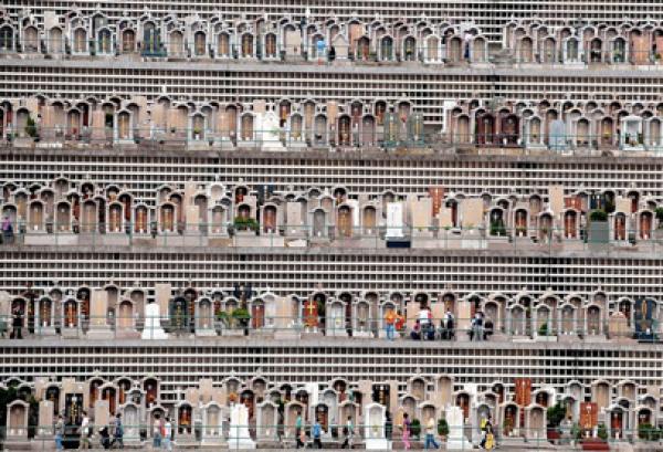 مليارديرات عاجزون عن شراء قبر في هونغ كونغ