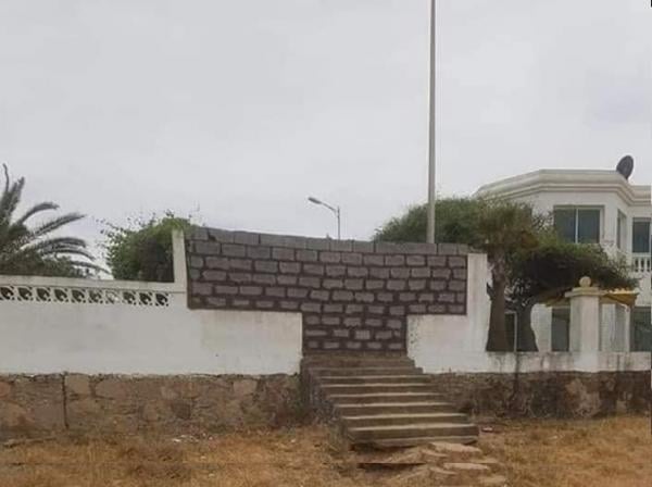 جدل كبير عقب "إغلاق ممرات" مؤدية إلى الشاطئ.."أخبارنا" تكشف حقيقة هذه الصور