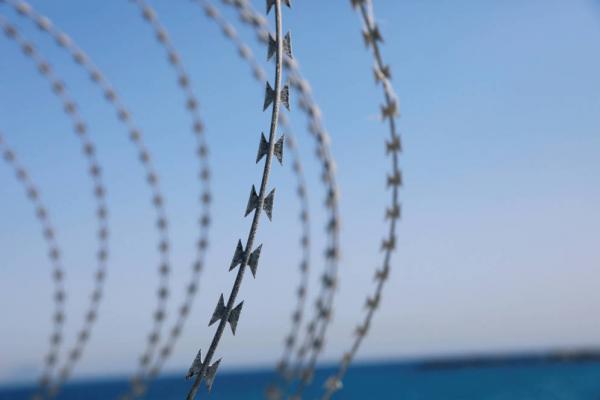 إسبانيا تقرر "إزالة" الحواجز "الشائكة" بكل من سبتة ومليلية المحتلتين