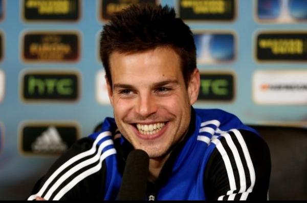 مدافع تشيلسي أزبيليكويتا يجبر محللا فرنسيا على تناول جرذ كبير